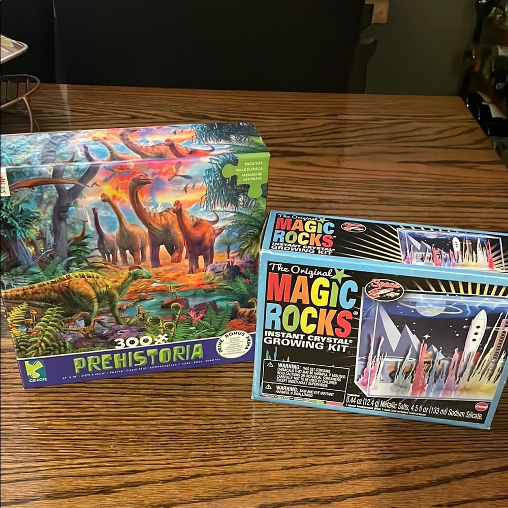 Dinosaur PREHISTORIA 300 pc puzzle w/ The Original Magic Rocks growing kit